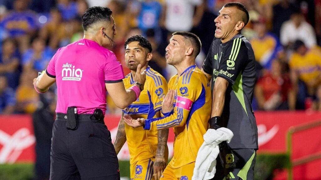 Familiar del Chuletita como árbitro: Dos penales pitados a Cruz Azul frente a Tigres