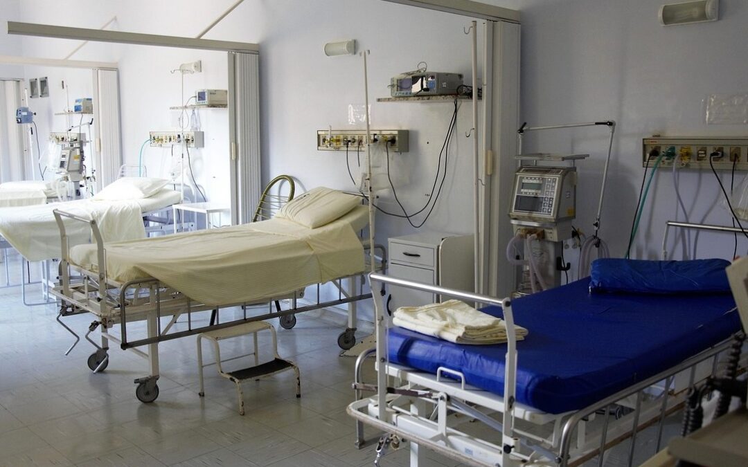 El experto de la UANL advierte sobre el alza de primas en seguros médicos por falta de competencia