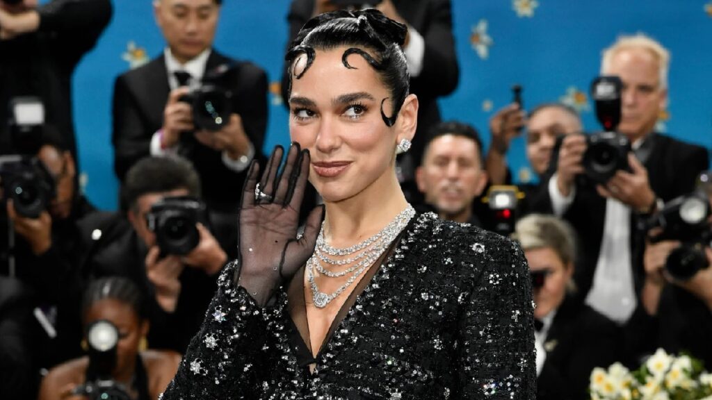 Dua Lipa deslumbra con sus clases de español y canta ‘Oye, mi amor’ con Fher de Maná