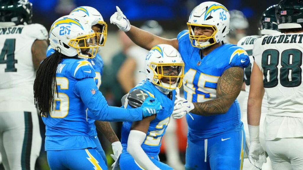 Los Angeles Chargers Consiguen una Victoria Dramática en Tiempo Extra Contra los Philadelphia Eagles