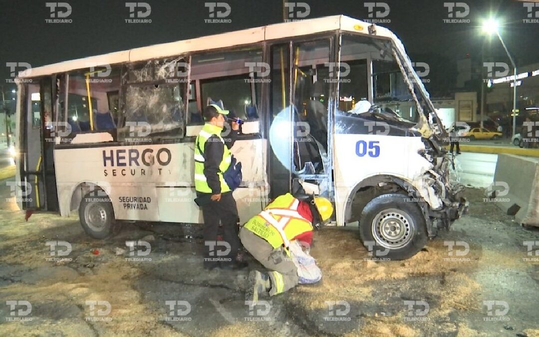 Volcadura en Saltillo deja 9 guardias de seguridad heridos al regresar del Parque Industrial Santa María