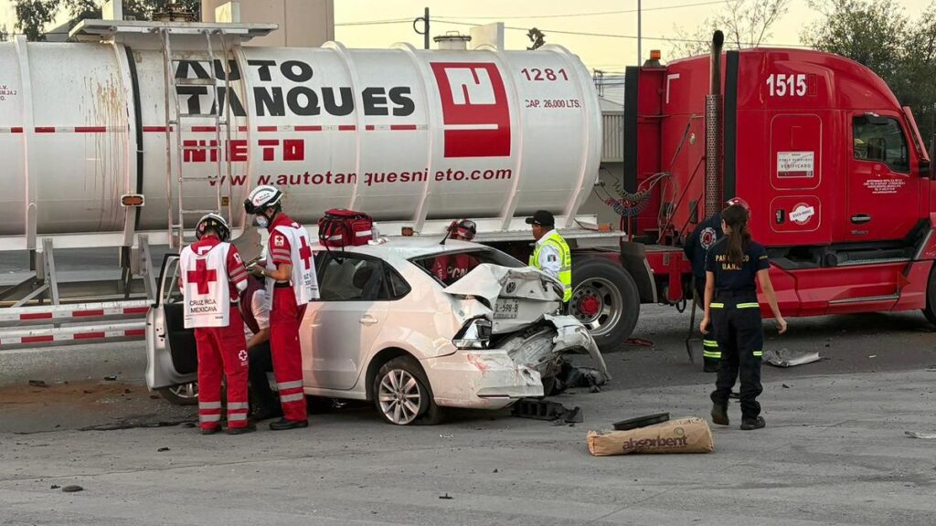 Accidente Impactante: Conductor Ebrio Choca Contra Pipa de Combustible en Monterrey