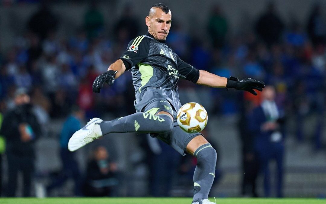 Nahuel Guzmán Da Ventaja a Tigres Sobre Monterrey, Según Legendario Portero