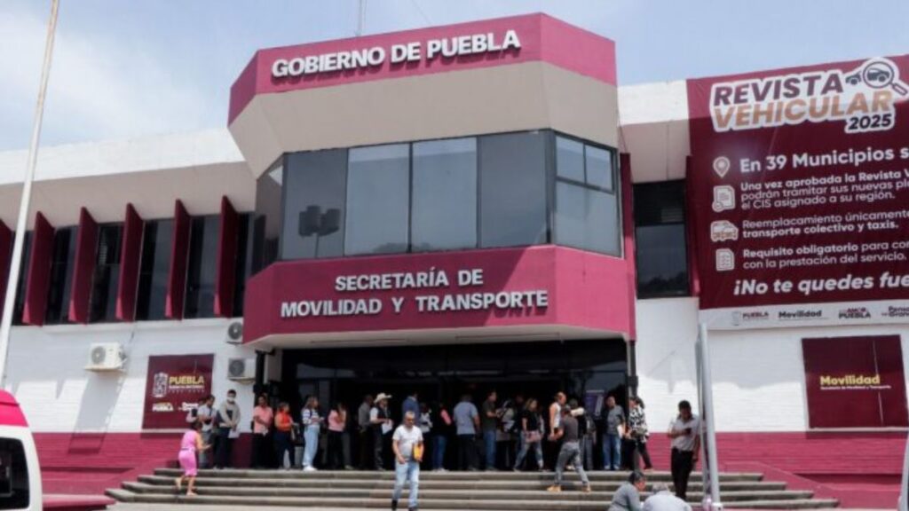 Coyotes en las filas de trámites de la SMT de Puebla: Autoridades desmienten denuncias