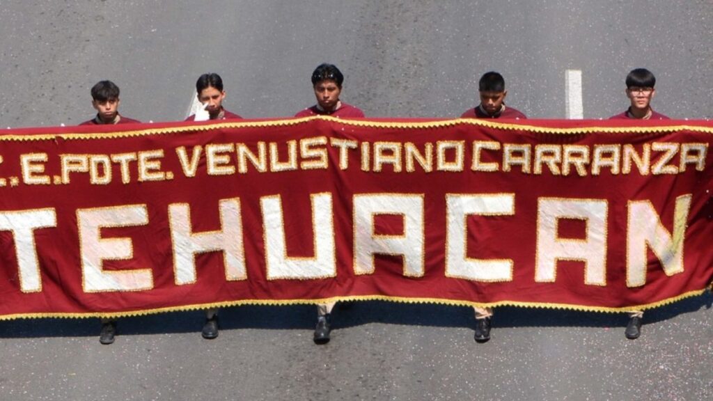 Padres de Familia de Tehuacán Amenazan con Bloqueo de Carretera por Fraude Escolar