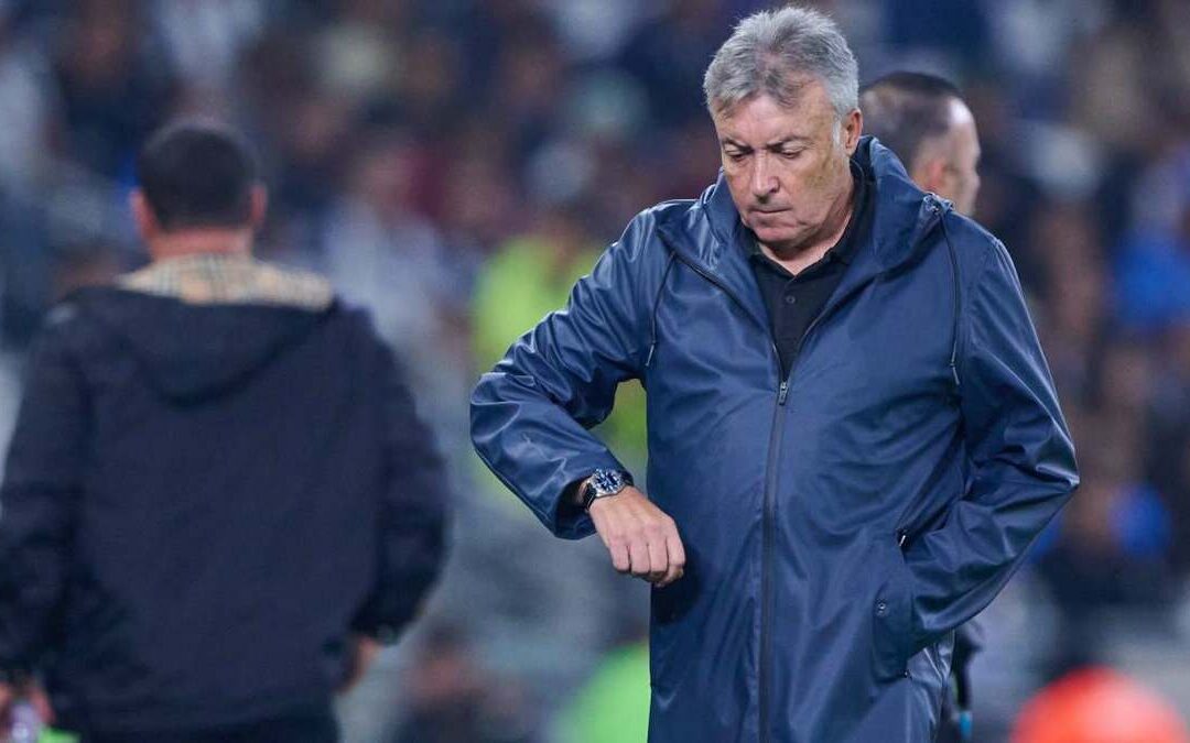 Domenec Torrent Critica el Arbitraje en el Juego Contra Toluca